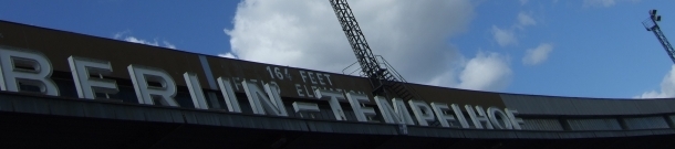 Rosinenbomber-Luftbrücke in Berlin-Tempelhof. Heute gibts die Luftbrüche für Berlin und Brandenburg im Internet.