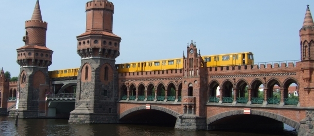 Berlin Oberbaumbrücke im Sonnenschein für Mein Rosinenbomber